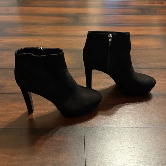 Nine West Glowup Black Suede Platform Bootie - Picture 5 of 10